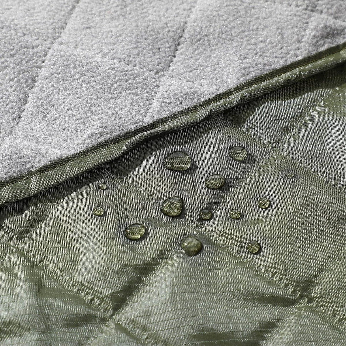 Tranqun 2 Pcs 2 Pcs Outdoor Blanket Quilted, Waterproof, Military Green